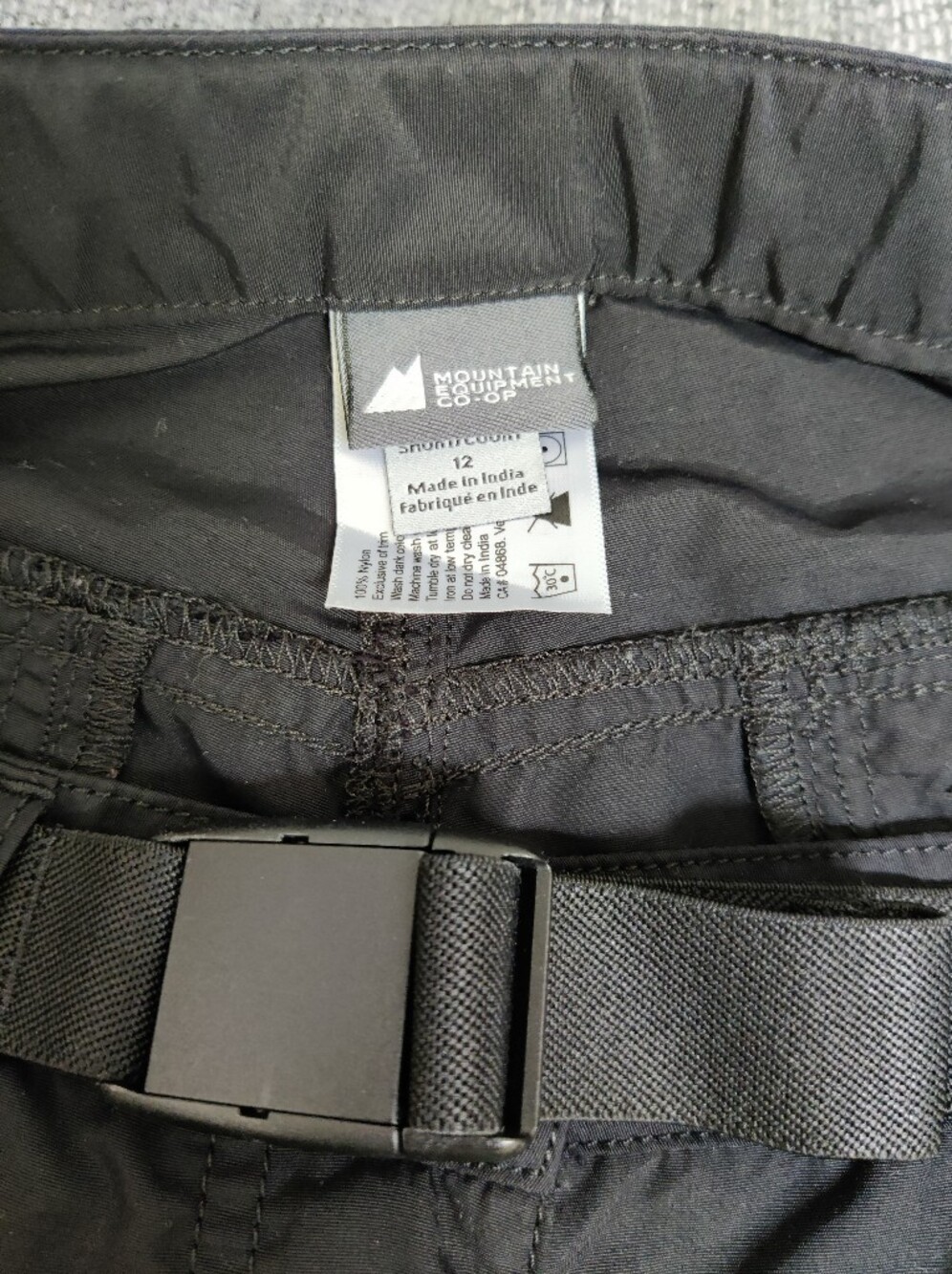 MEC Mountain Equipment Co-op Black Cargo Hiking Pants Size 12 - Picture 3 of 6